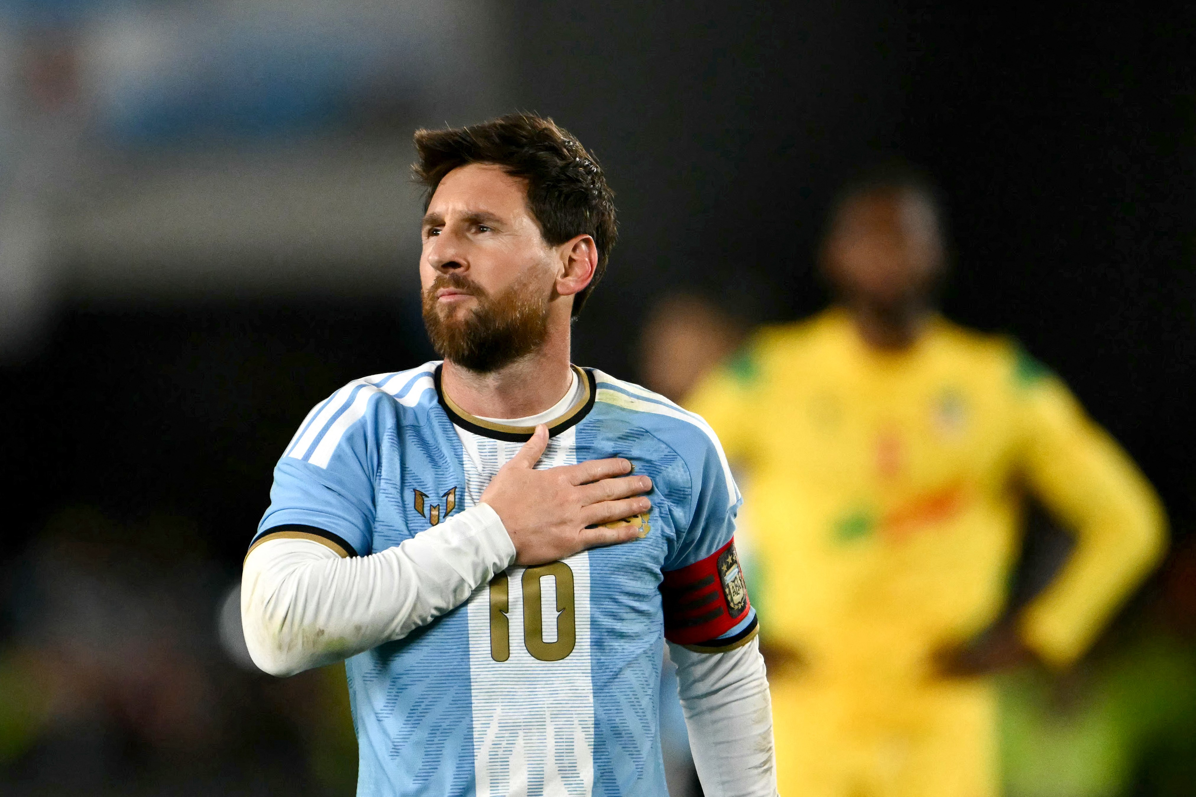No adeus à Argentina, Messi encerra sua jornada do herói