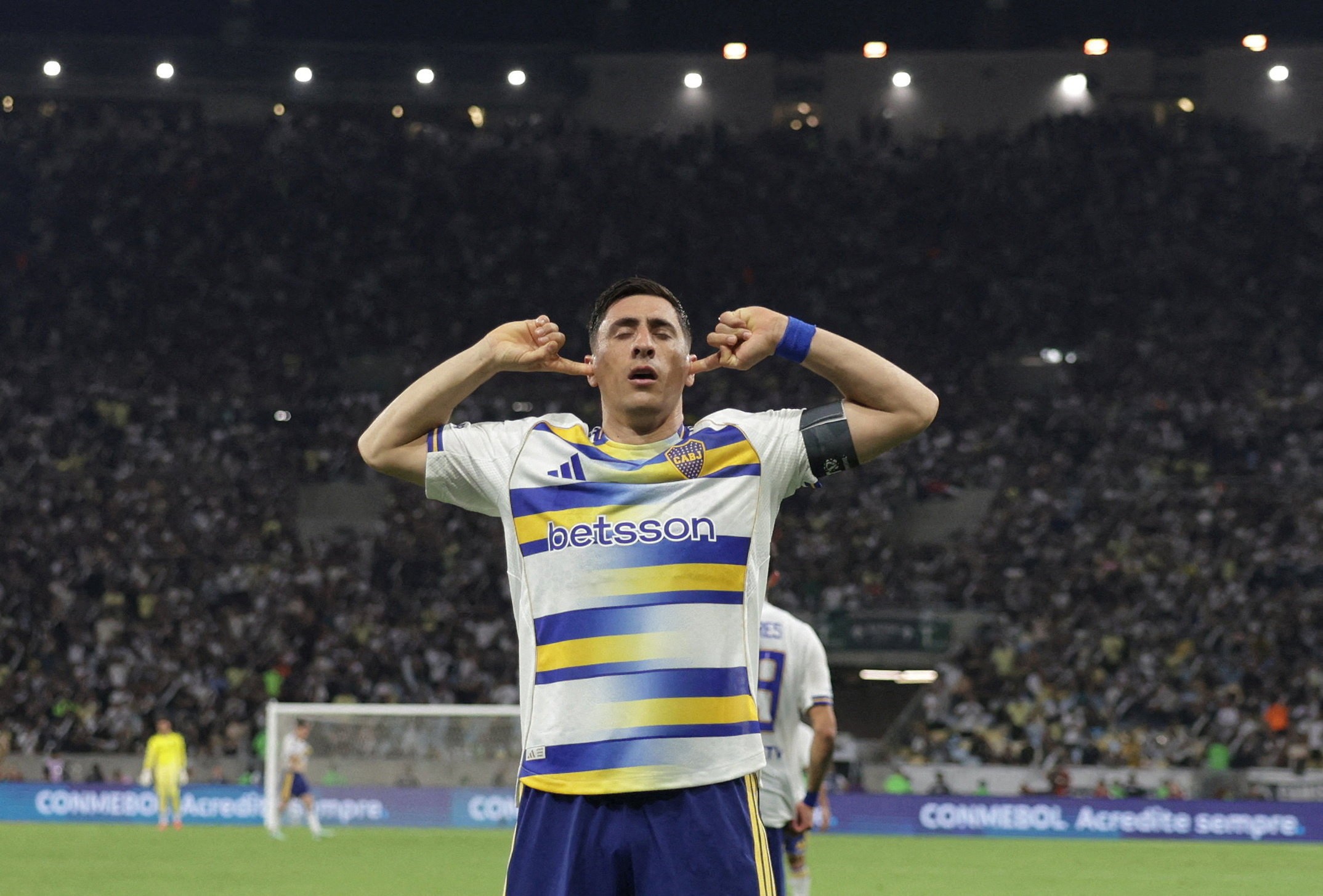 Jogadores do Boca festejam classificação sobre o Vasco e saem do Maracanã com música alta; vídeo