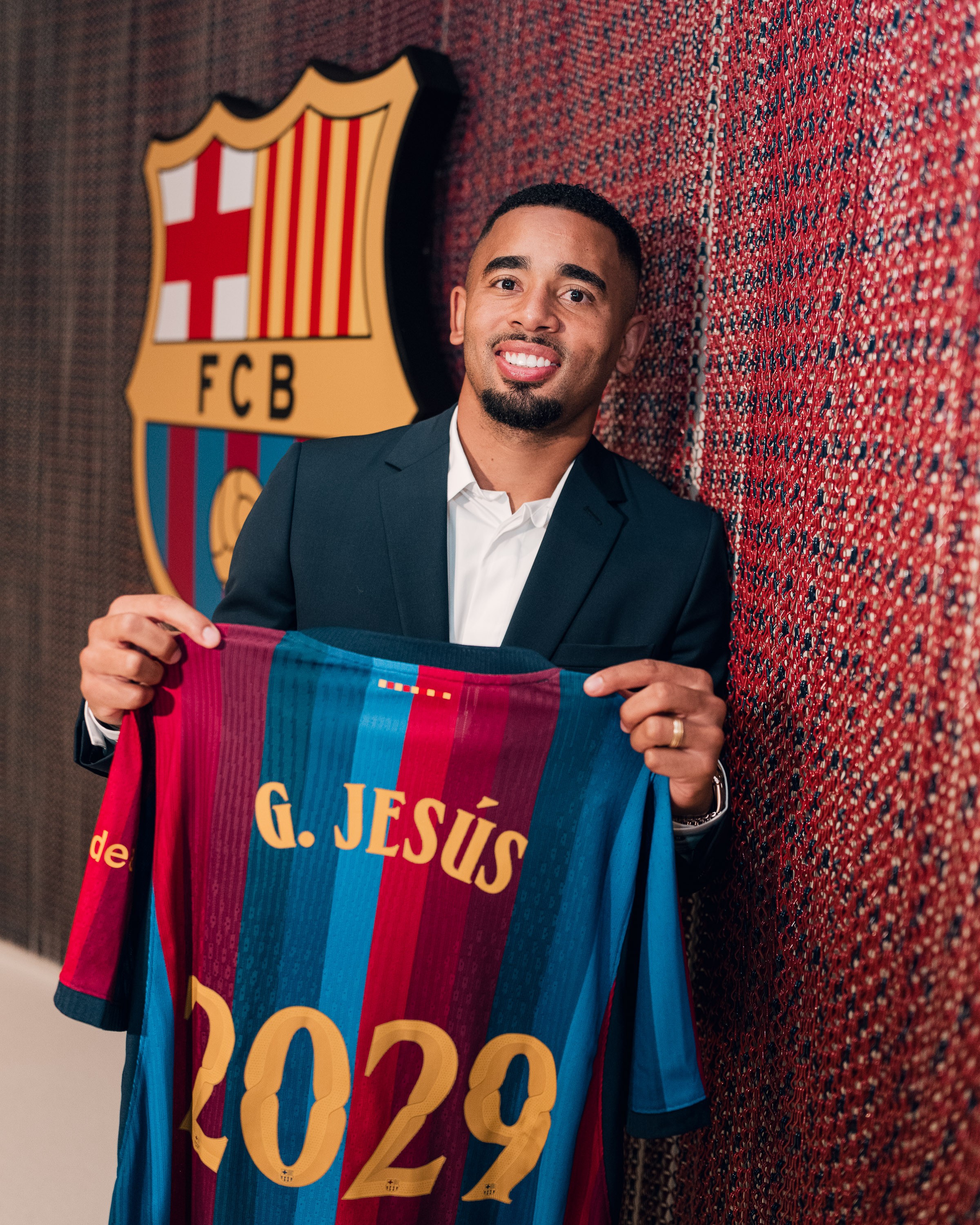 Barcelona anuncia contratação de Gabriel Jesus