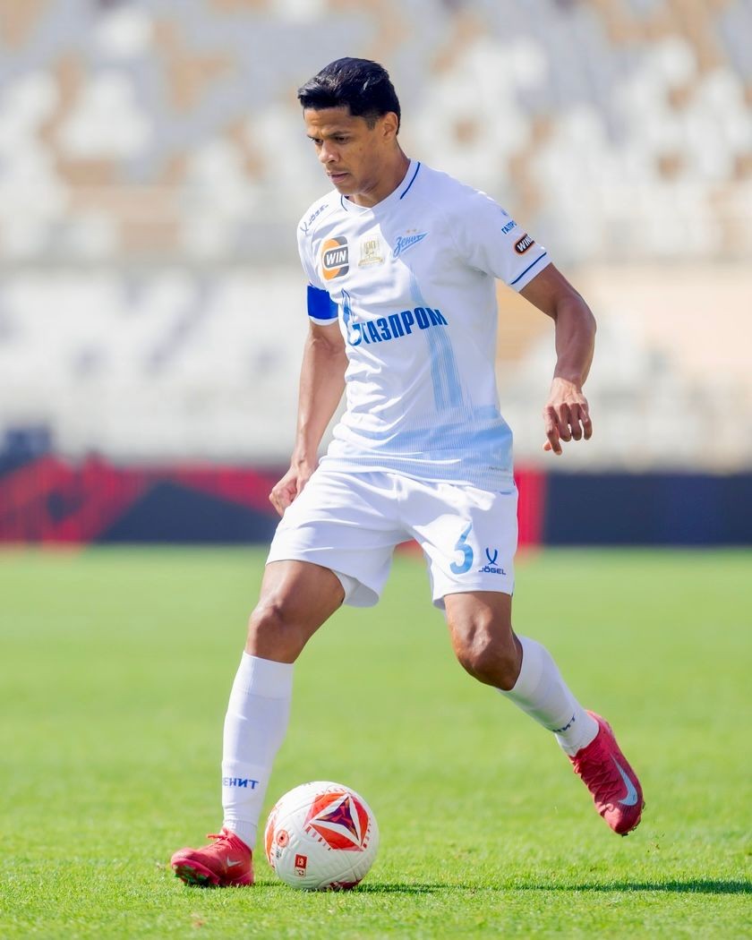 Douglas Santos bate recorde de jogos como capitão do Zenit e comemora: "Gravado na história"