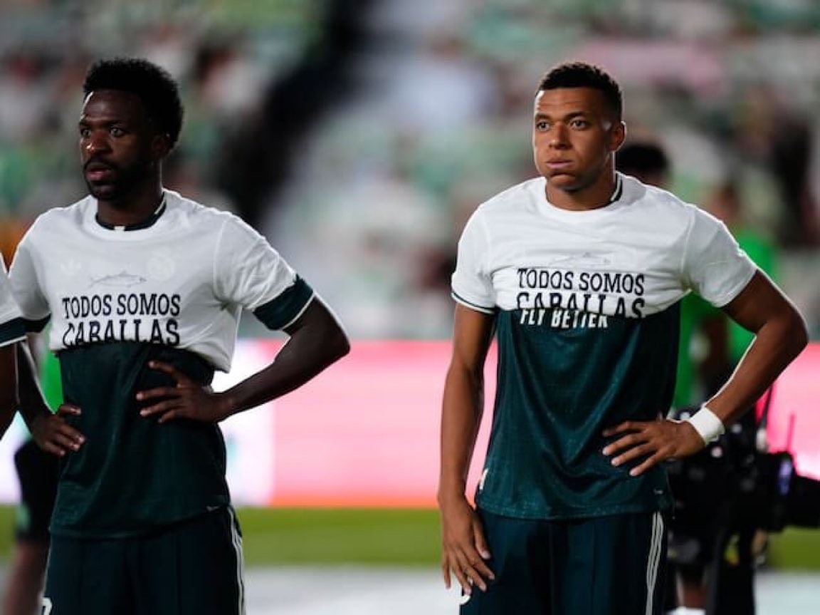 Mbappé explica gesto polêmico com camisa antes de jogo do Real: "Solidariedade com imigrantes"