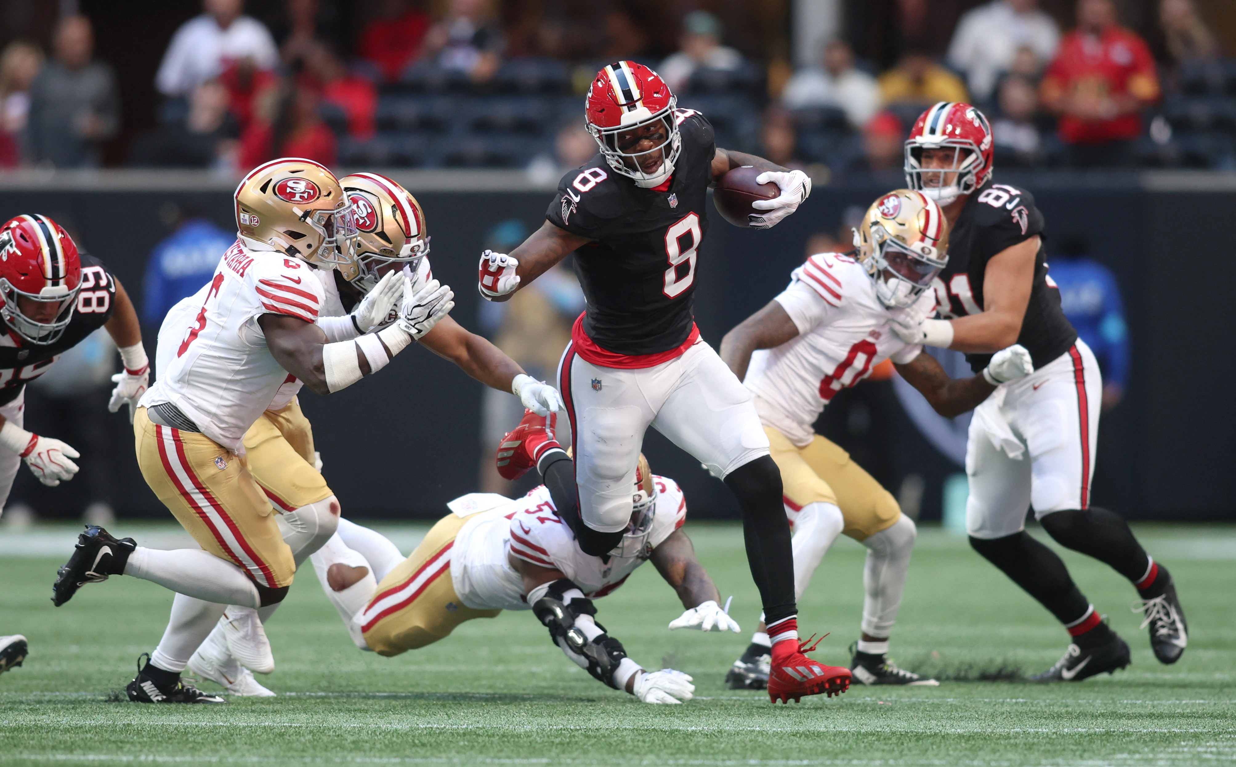 Falcons tiram invencibilidade dos Niners e vencem primeira em casa