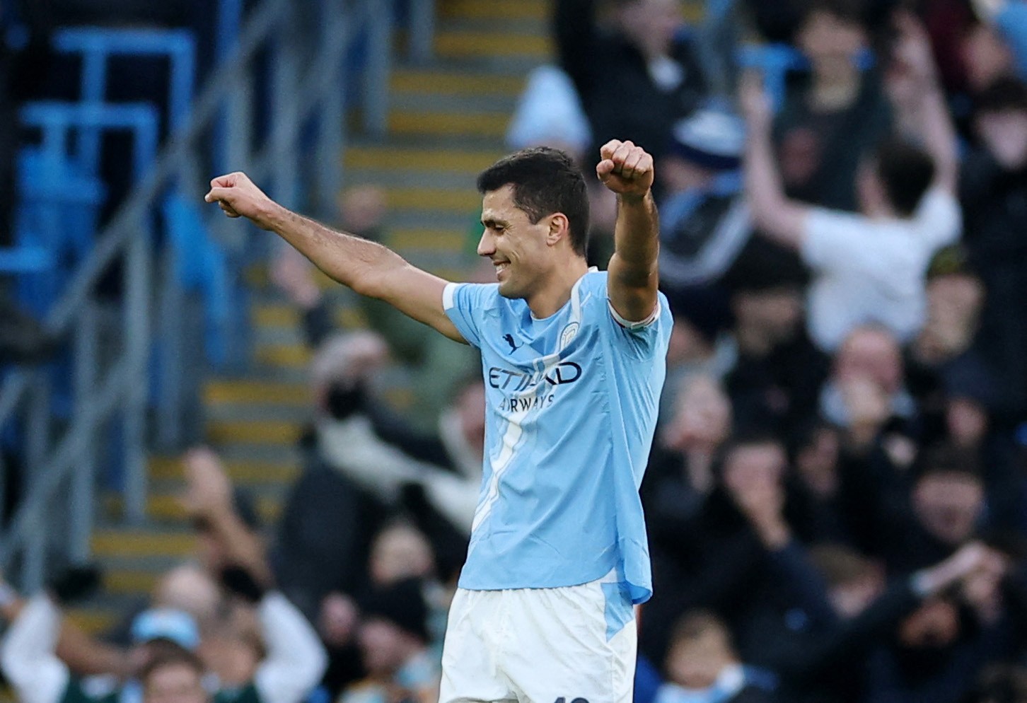 Hoje no Barcelona, Rodri defende títulos do Manchester City após condenação na Inglaterra