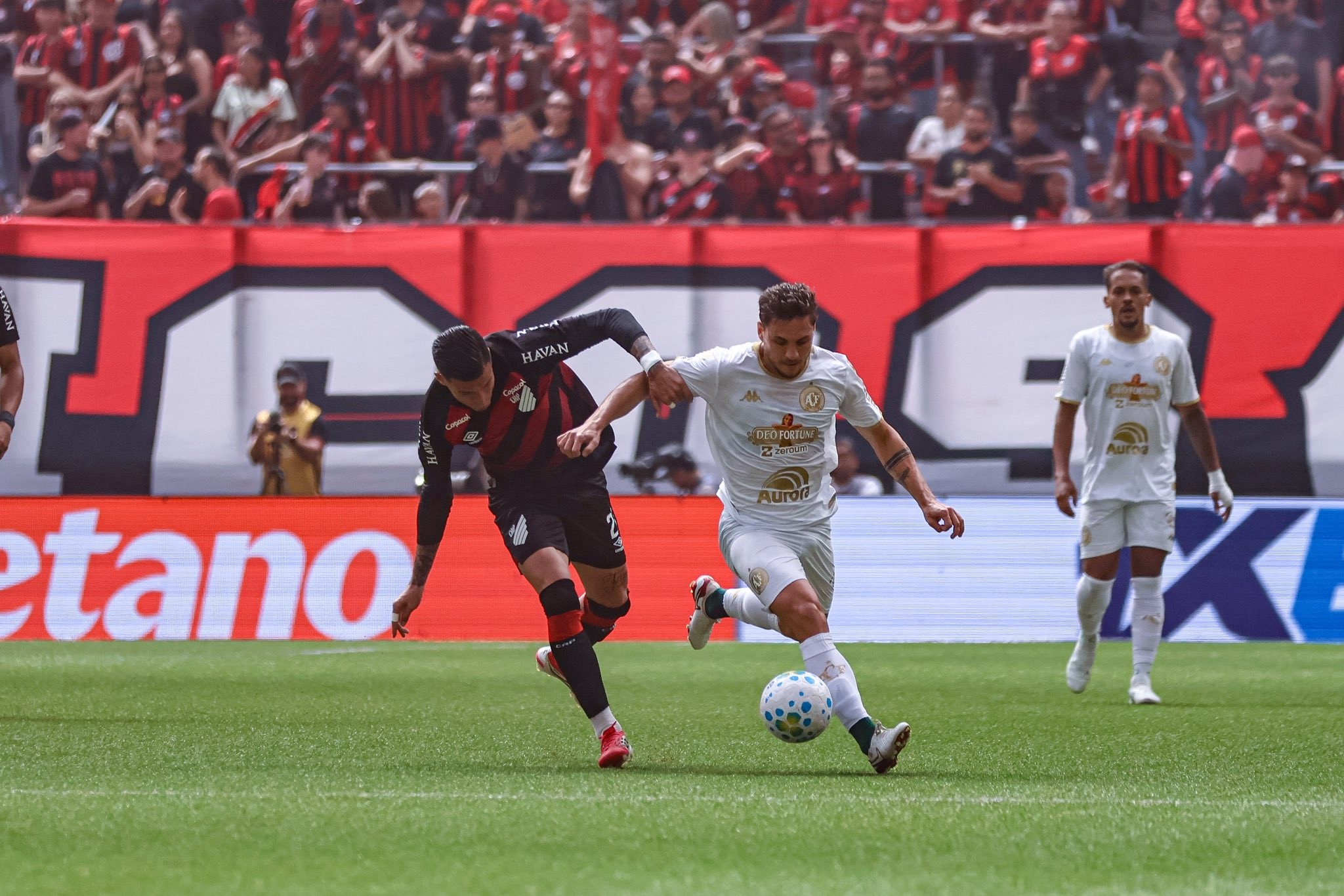 Atuações: Fragilidade defensiva expõe a Chapecoense em nova derrota na Série A